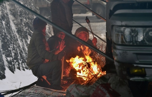 6 Đường đèo Ô Quy Hồ tê liệt, tài xế 