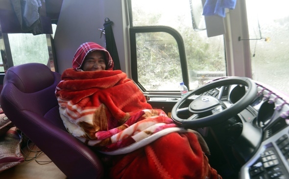 9 Đường đèo Ô Quy Hồ tê liệt, tài xế 