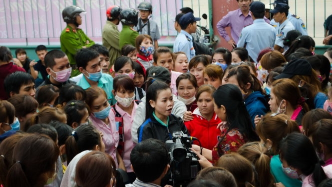 Công nhân bị %22hẹn sang năm thưởng tết%