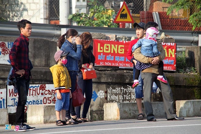 Xe bán hết vé vẫn bắt thêm khách