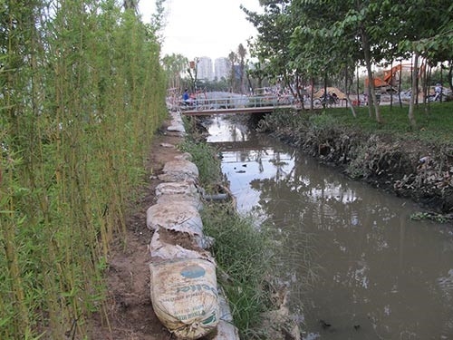 TP.HCM- Kênh, rạch bị %22khai tử%22 hàng loa