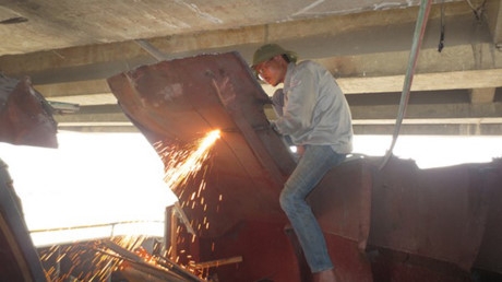 3 Đã đưa được tàu vỏ sắt 3.000 tấn ra k