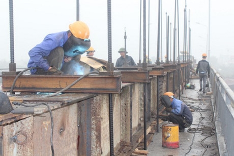 4 Đã đưa được tàu vỏ sắt 3.000 tấn ra k