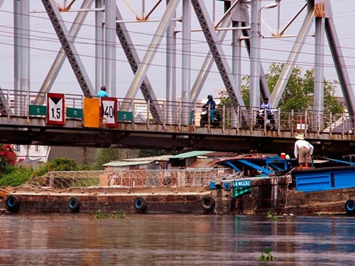 TP HCM- Rà soát hàng loạt cầu cũ, yếu