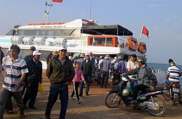 Cháy vé tàu ra đảo Lý Sơn trong dịp giỗ tổ Hùng Vư