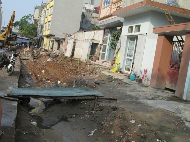 Dân khốn khổ vì đoạn đường 500m làm hơ