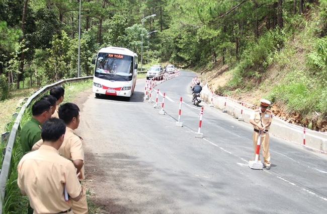Cấm tất cả phương tiện qua đèo Prenn và