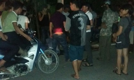 Tự đâm vào cột điện, hai thiếu niên 10X