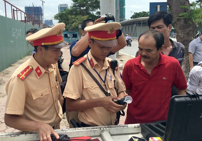 Uống 2 cốc bia, tài xế bị phạt 16 triệu