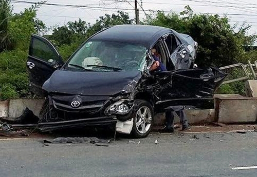 2 vợ chồng thoát chết hy hữu khi xế họ