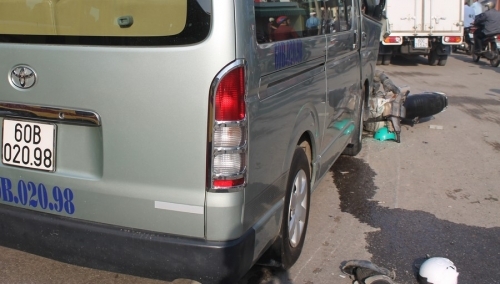 3 xe tông liên hoàn, 2 tài xế xe nguy kịch