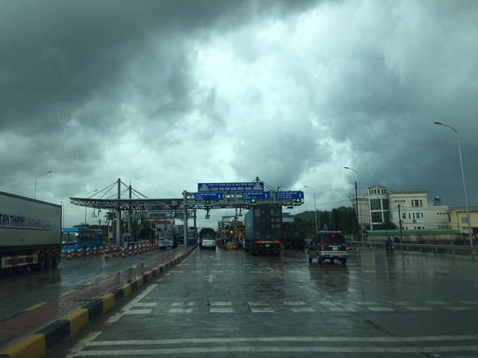 Trạm thu phí thất thu 11 triệu vì bị chặn xe đòi n