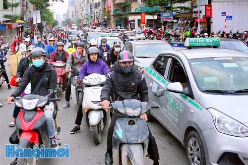 “Văn hóa bấm còi” - chuyện đáng bàn