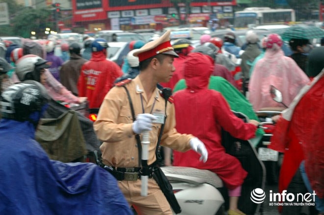 3 Lãnh đạo CSGT Hà Nội hiến kế chống ùn tắc, cấm p