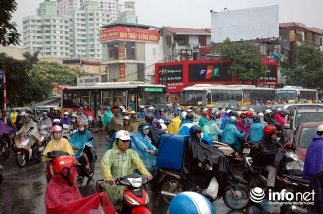 Lãnh đạo CSGT Hà Nội hiến kế chống ùn tắc, cấm phư