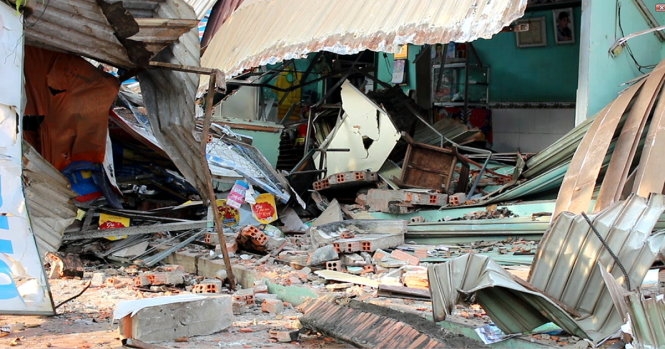 Xe ben lao vào nhà dân, tông chết người đang ngủ