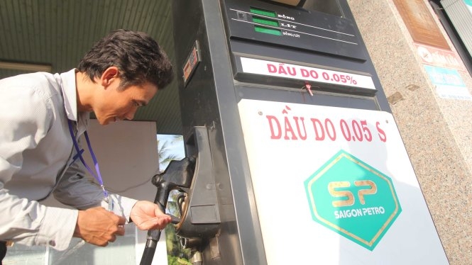 2 'Nút lạ' trong trụ bơm xăng khiến số nhảy loạn