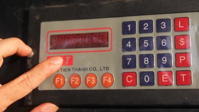 'Nút lạ' trong trụ bơm xăng khiến số nhảy loạn