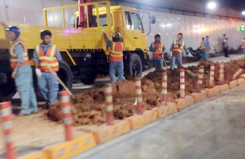 2 Hầm Thủ Thiêm bị phong tỏa hơn 3 giờ vì xe tải l