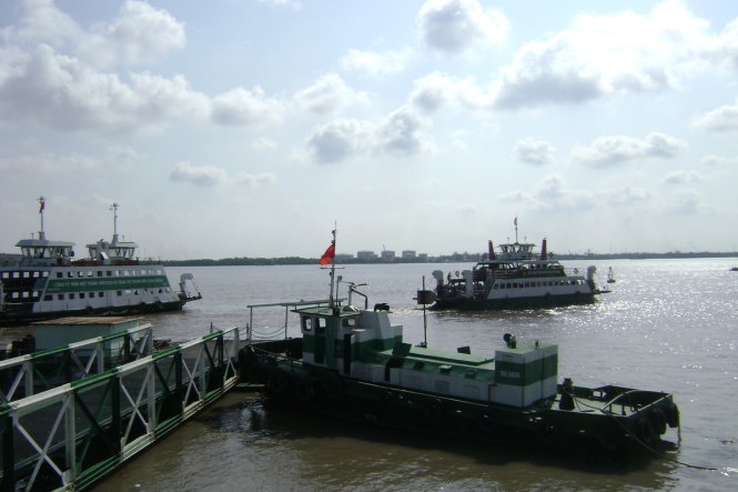 Bến phà, bến xe Sài Gòn đông khách kỷ lu