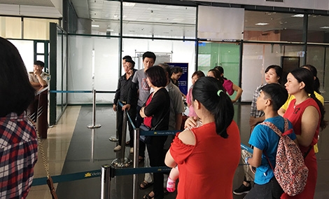 2 Hành khách tố VNA hủy chuyến Hà Nội - 