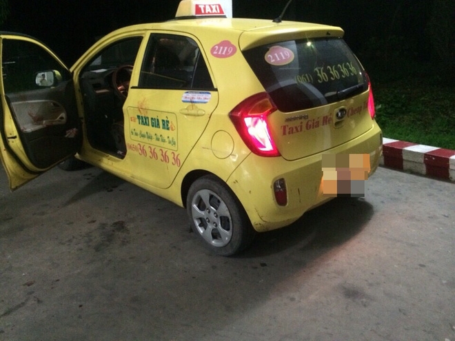 2 Táo tợn đâm tài xế taxi gần 10 nhát, cướp tài sả