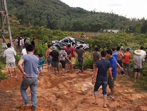 2 nhân viên điện lực tử vong sau tai nạn nghiêm tr