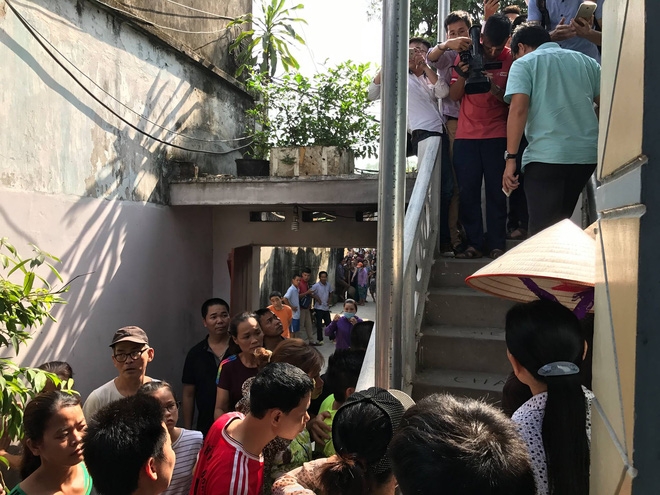 photo-1-1497326286769