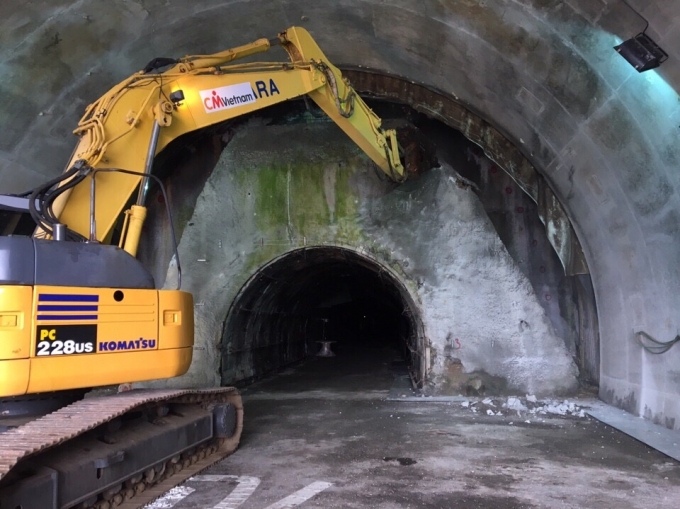 Thí điểm nổ mìn thi công mở rộng hầm Hải Vân 2