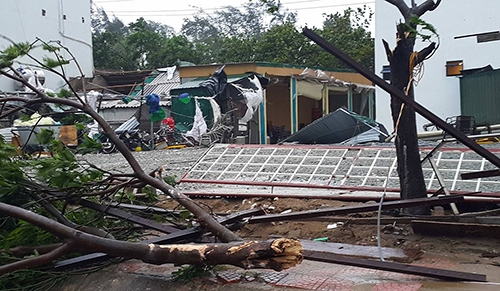 2 Bão càn quét hơn 3 giờ ở Nghệ An - Hà Tĩnh