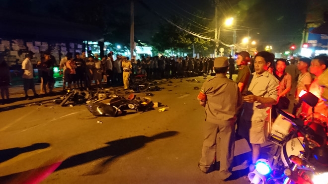 TP.HCM- 13 xe tông liên hoàn, 2 người tử v