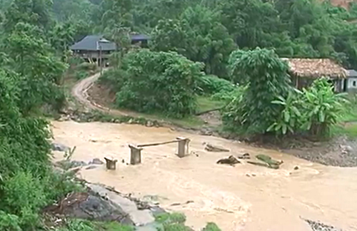 Nước dâng cao 2m, lũ ống cuốn chết 3 ng