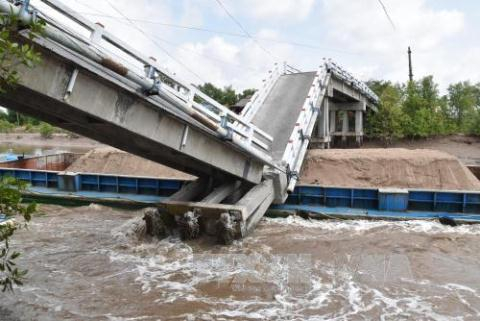 Chủ sà lan chây ì, cầu sập gần 7 tháng chưa sửa