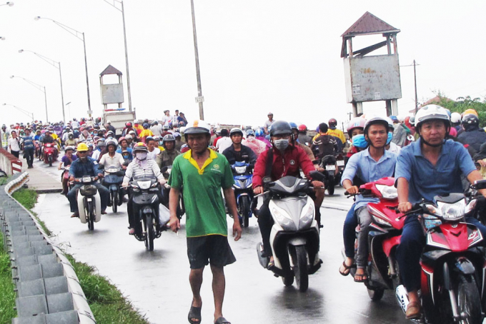 Cấm xe tải, xe khách 9 chỗ ngồi trở lên qua cầu Tâ