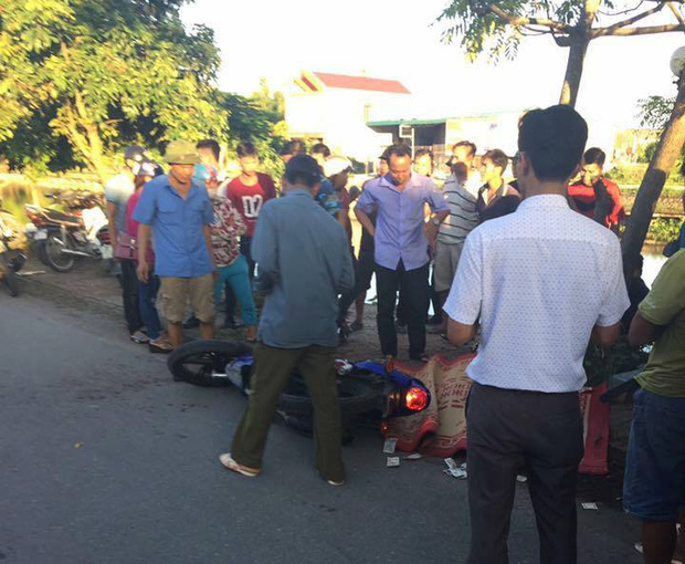 Đâm vào xe chở tôn, người đàn ông bị cứa cổ tử von