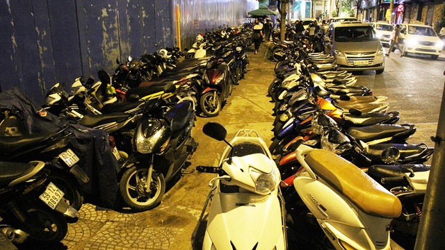 Thêm hai bãi giữ xe ở quận 1 bị ngưng hoạt động