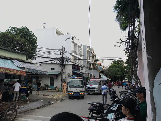 Ô tô nổ lốp gây tai nạn liên hoàn, tông tử vong ng