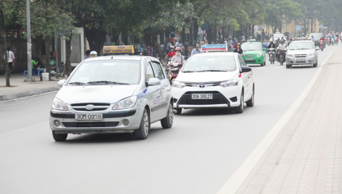Cẩn trọng với nới niên hạn taxi