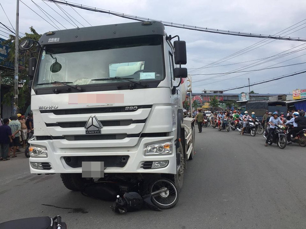 Bị cuốn vào gầm xe bồn, đôi vợ chồng 