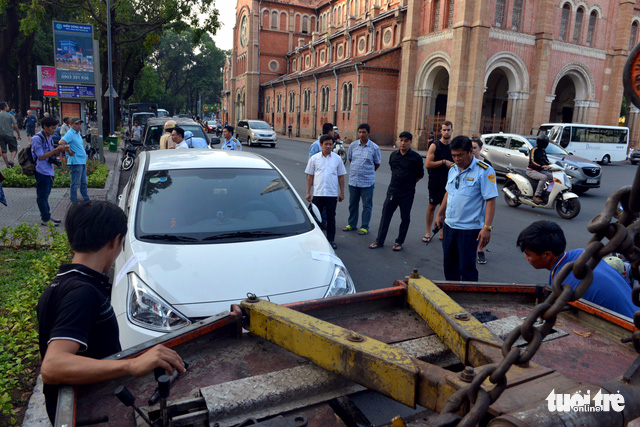 Du lịch gặp khó vì chỗ giữ, đậu xe