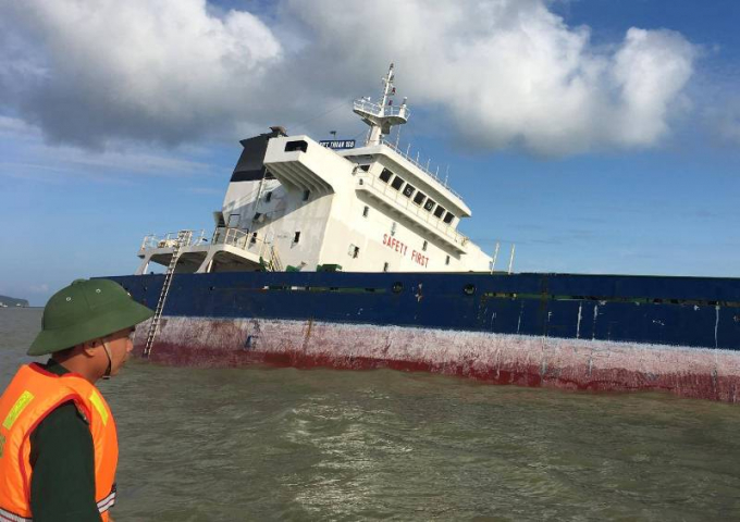 Chìm tàu trong bão 10 người chết, cảng Quy Nhơn 't