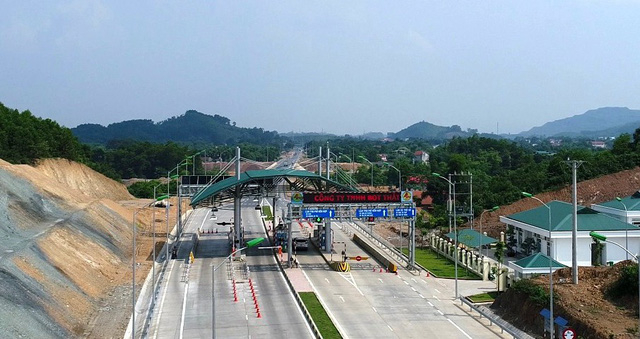 Nhà đầu tư đòi dừng khai thác đường, Ba