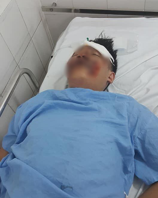 Kéo lê 2 nam sinh 40m, tài xế chạy trốn bỏ mặc 2 n