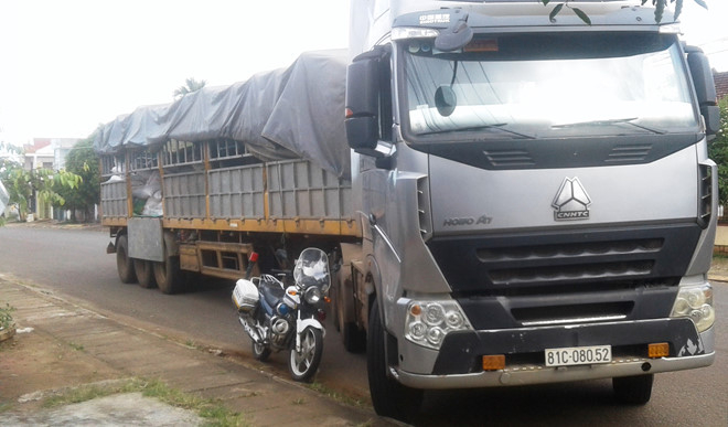 Đi vào đường cấm, tài xế còn dọa tông 