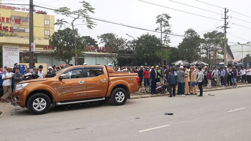 Ôtô lao vào hiện trường vụ tai nạn làm 6 người bị 