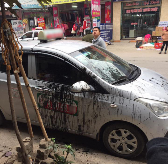 Đỗ xe “trêu ngươi”, lái xe taxi nhận cái kết đắng