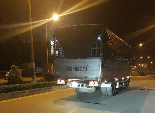 Va chạm xe tải ngày giáp Tết, 2 thanh niên 