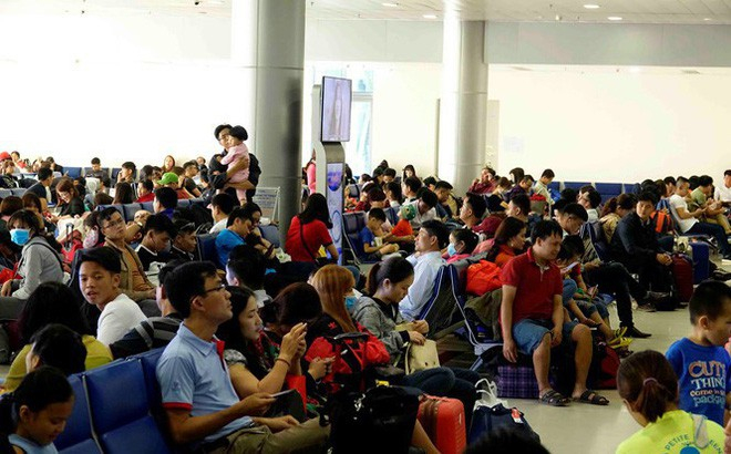 Sương mù dày đặc, hàng chục chuyến bay v