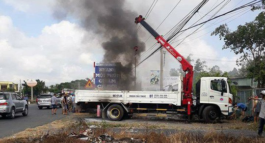 Cần cẩu chạm dây điện trung thế, tài xế chết thươn