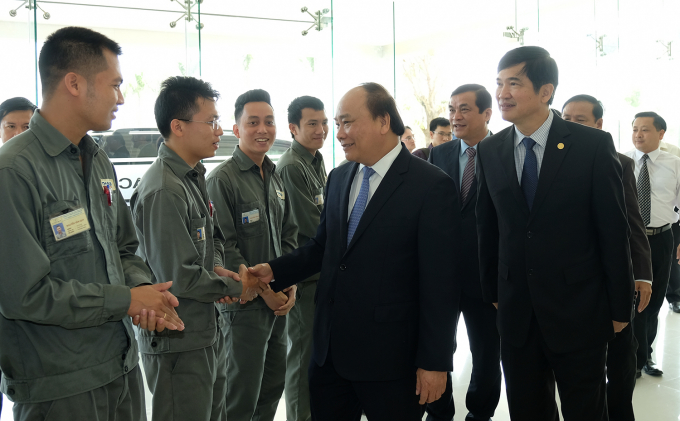 Thu tuong tham hoi cong nhan vien Nha may Thaco Bu